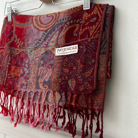 Vintage Pashmina Silk Vibrant Red and Purple Paisley Scarf - Picture 4 of 5
